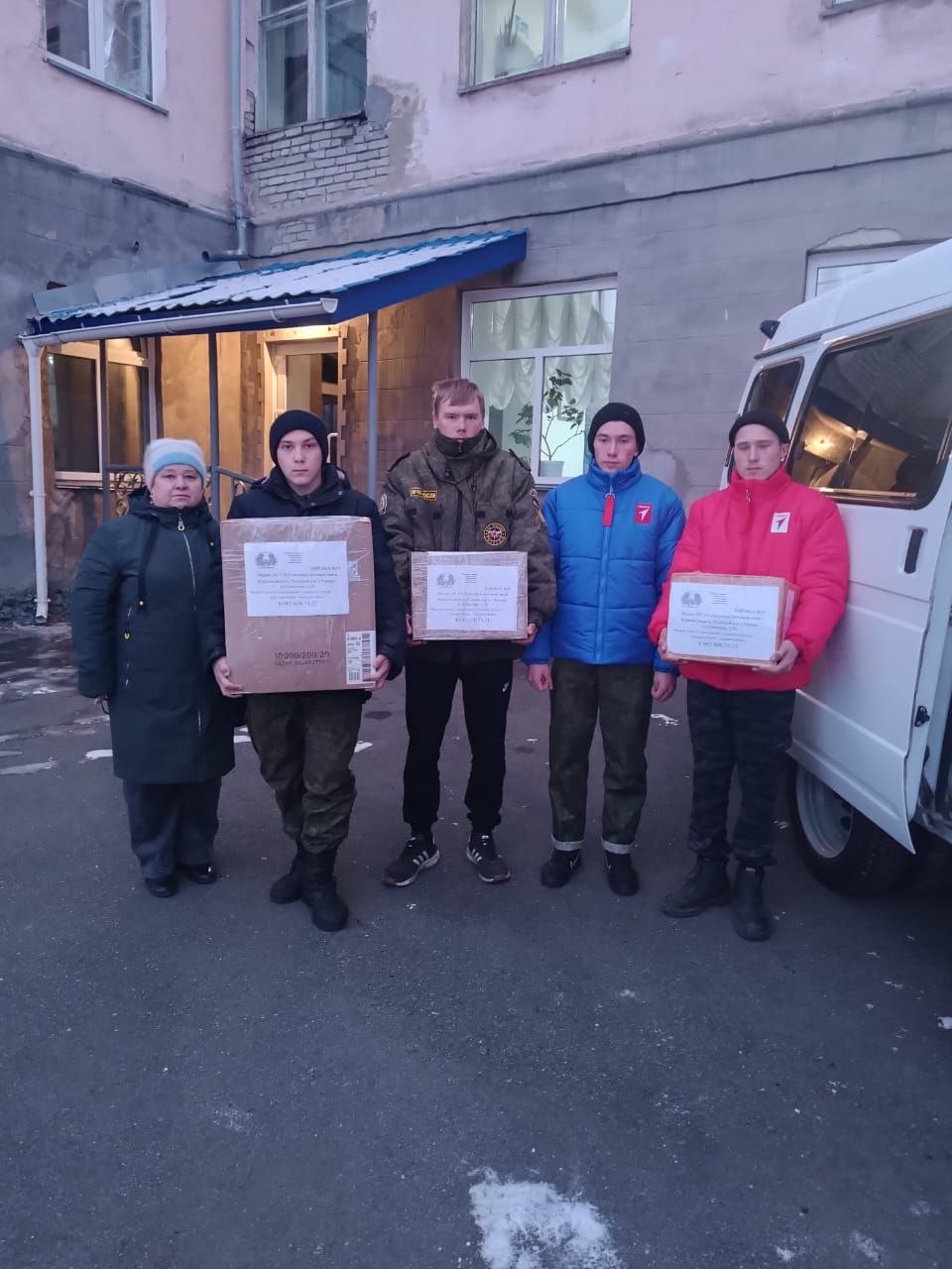 В добрый путь! Очередной гуманитарный конвой отправился из Альменевского района в зону СВО.